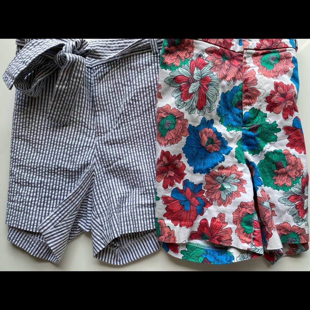 Two PAIRS Banana Republic Shorts Womens Size 6. EUC